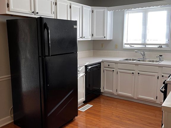 4th image of 2114 Hollyrood St
