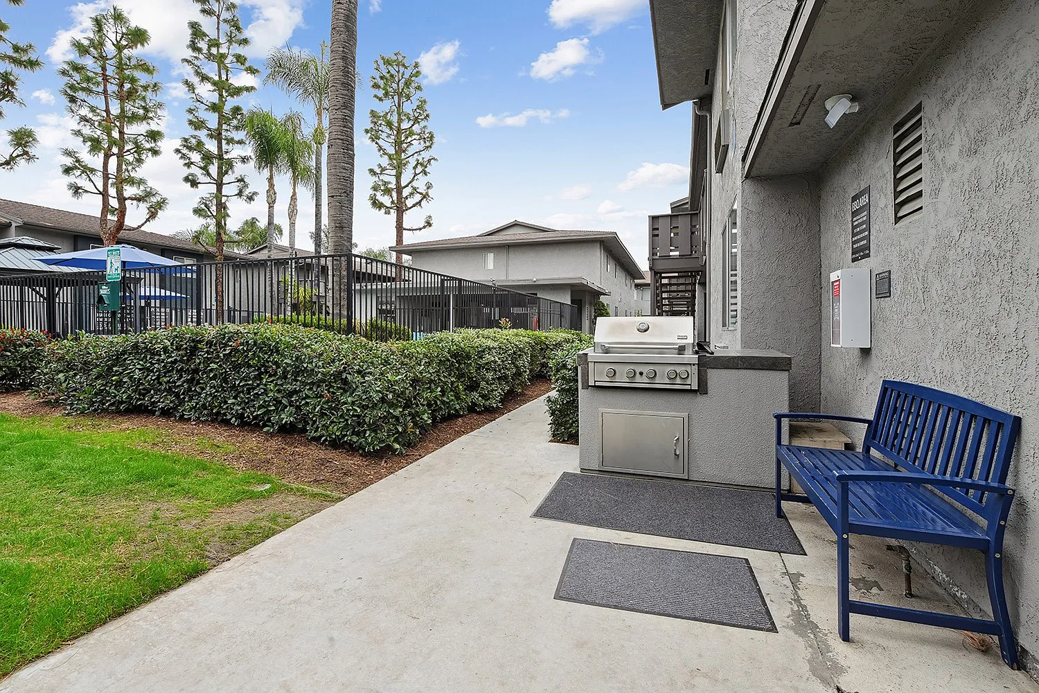 Loma Vista Apartments — Photo 4
