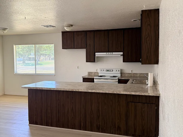 1343 Ford Ave — Photo 5