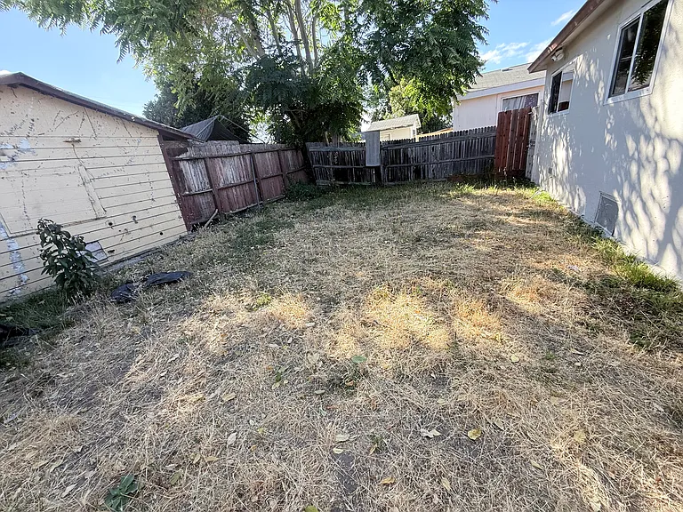 10301 San Leandro St — Photo 17
