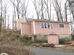35 3rd St, Brimfield, MA 01010