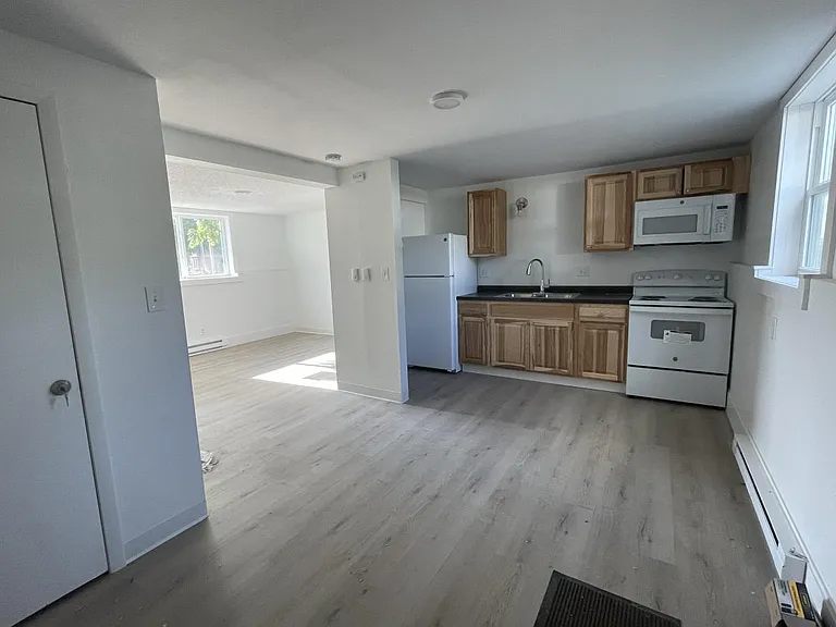 60 8th St N #1 — Photo 3