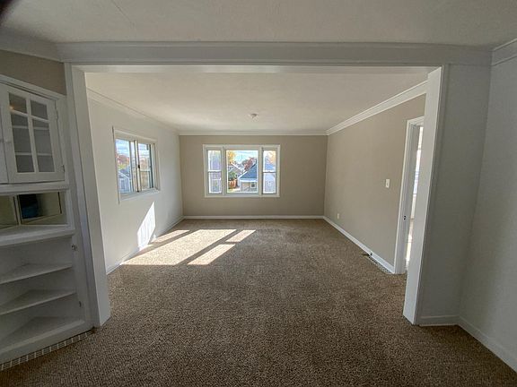 Living room (from dining room)