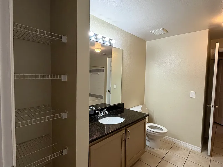 Bath Room 1 : Clean and functional bathroom.