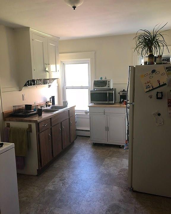 2nd image of 10 Capron St APT 8
