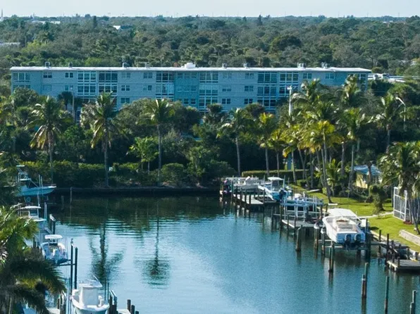 2333 Indian River Blvd APT 501, Vero Beach, FL 32960