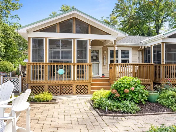 15612 Isobel St #1, Union Pier, MI 49129