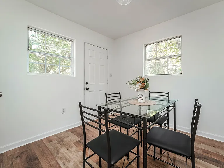 309 Cowan Rd SE — Photo 4