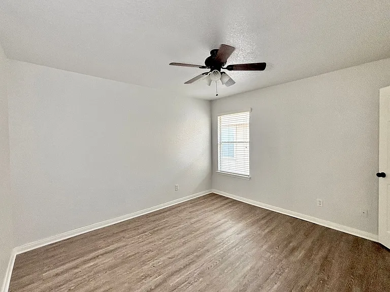 20527 Cliff Park — Photo 19