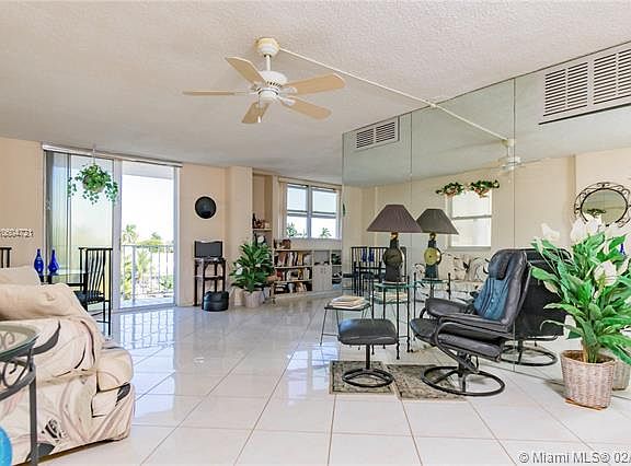 3rd image of 1731 SE 15th St APT 401