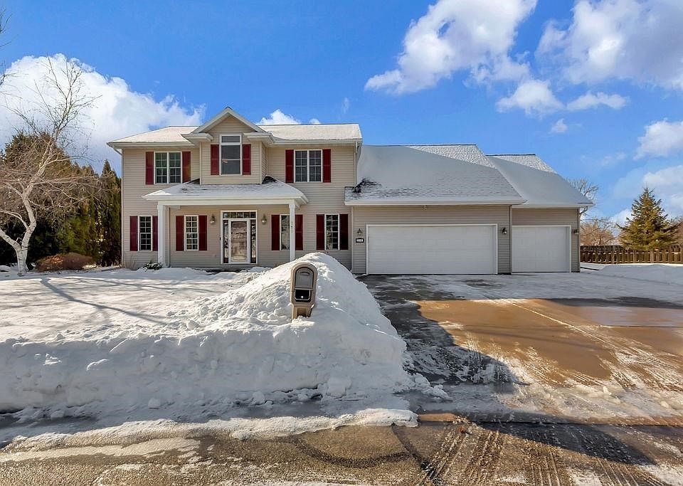 1st image of 215 Bosworth Ct