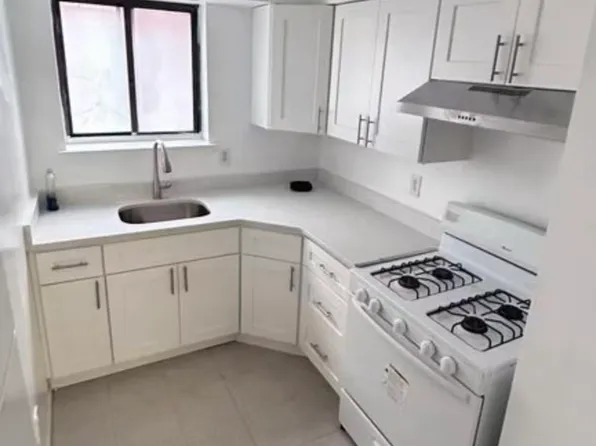 (undisclosed Address), Fresh Meadows, NY 11366