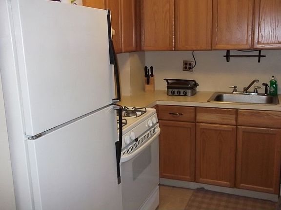 4th image of 180 Pearsall Dr APT 4E