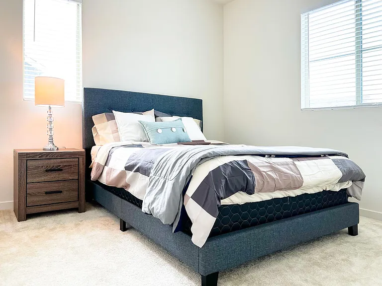 2675 E Harlow Ln — Photo 17