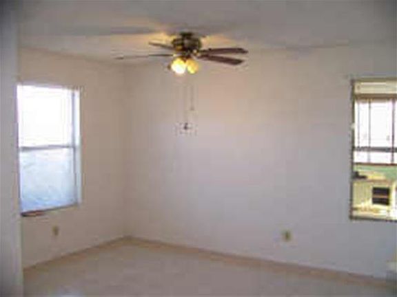4th image of 105 Oakdale Dr