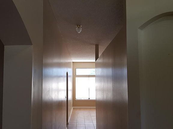 5th image of 2785 Crumplehorn Ln