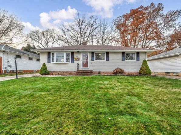6280 Mariana Dr, Parma Heights, OH 44130