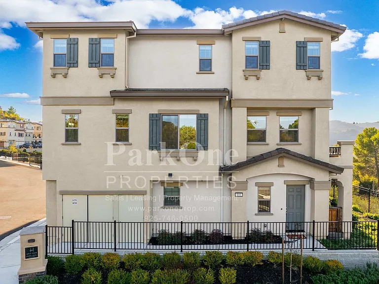 101 Laurel Knoll Dr — Photo 2