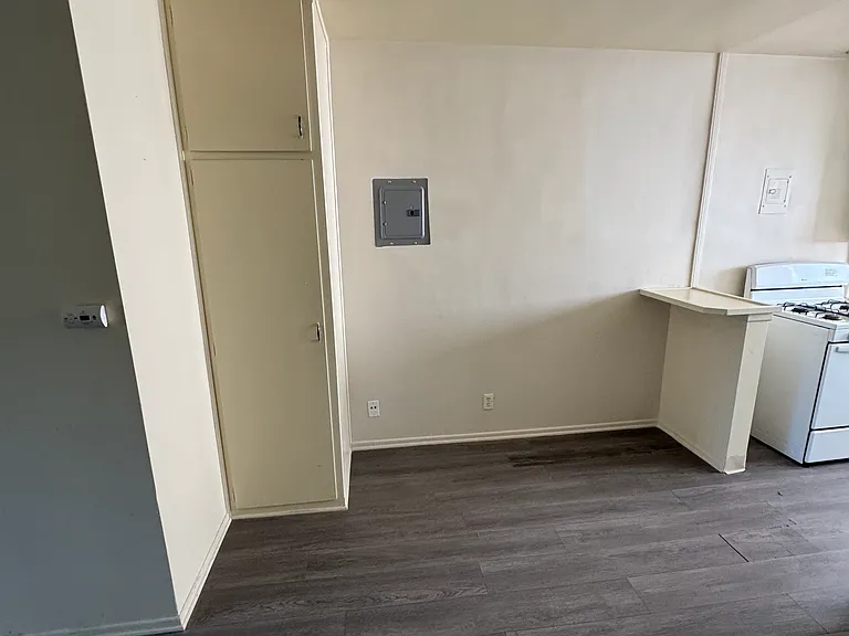 15445 Moorpark St #5 — Photo 3