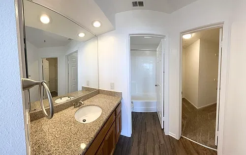 Blocks to the Beach | Scenic Bluff Views | Private Garage + Reserved Parking | Washer/Dryer In Ho... — Photo 4