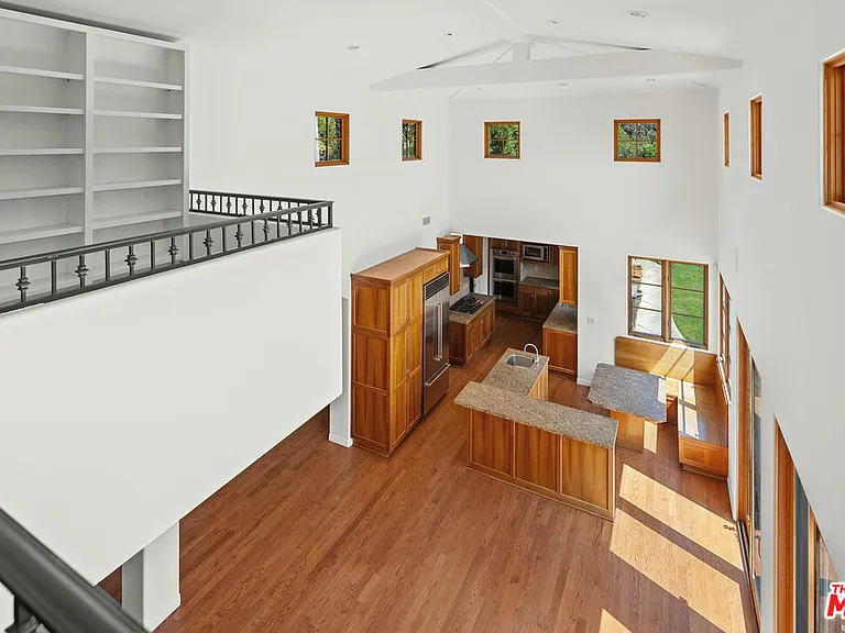 16820 W Sunset Blvd — Photo 11
