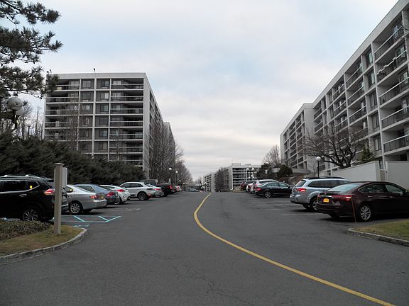 4th image of 200 High Point Dr APT 506