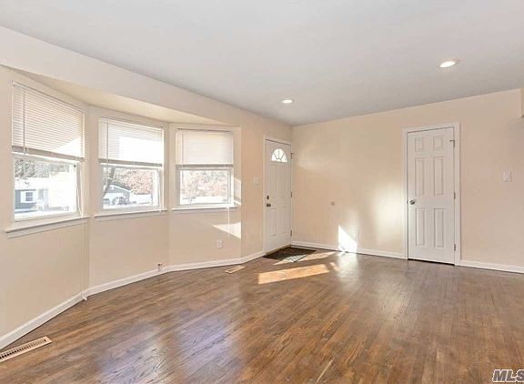 4th image of 2817 Maine Ave