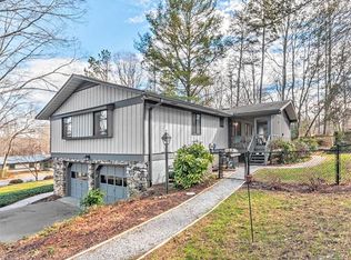 3025 Chestnut Tree Rd, Hendersonville, NC 28792