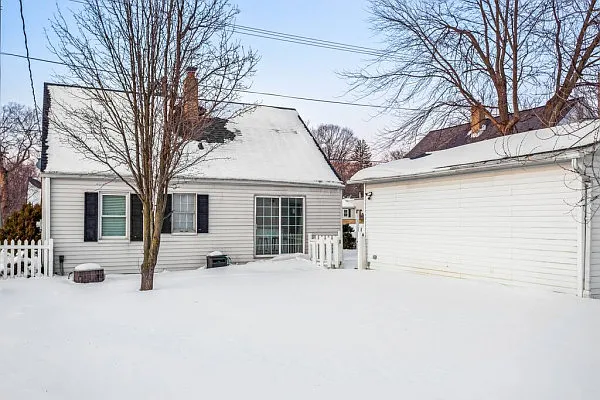 3 bed, 1241 sqft, $2,199 — Photo 3