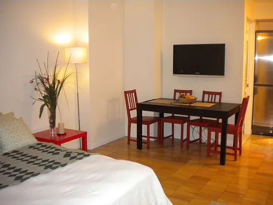 Rented by Julie Friedman Realty | media 4