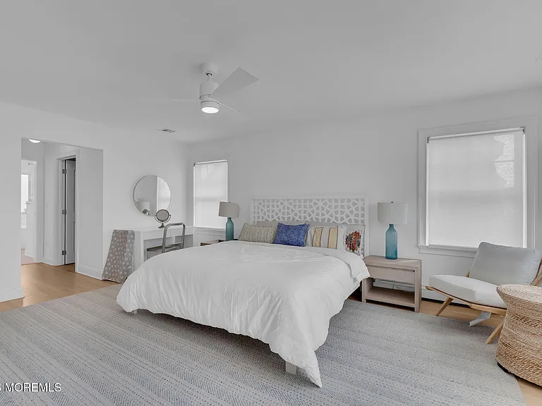 112 Sylvania Ave — Photo 34