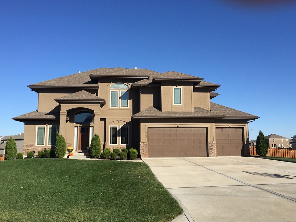 1st image of 525 NE Parkview Pl