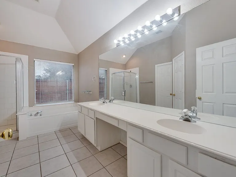 5909 Berkshire Rd — Photo 52