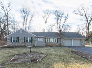 5 Oak Hill Cir, Malvern, PA 19355