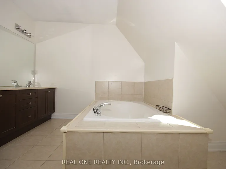 7 Slingsby Ln — Photo 22