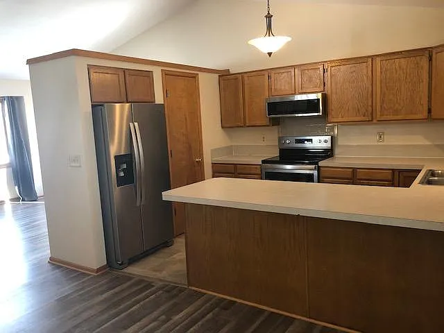 3 bed, 1428 sqft, $2,500 — Photo 4