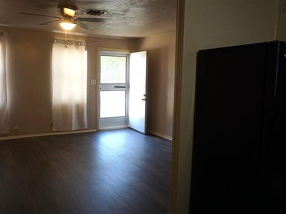 4th image of 2931 Moffett Ave