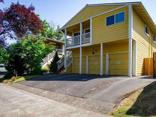 Beautifully Renovated Townhouse-Style 2 Bdr in Brooklyn!, 3510 SE 15th Ave APT 4, Portland, OR 97202