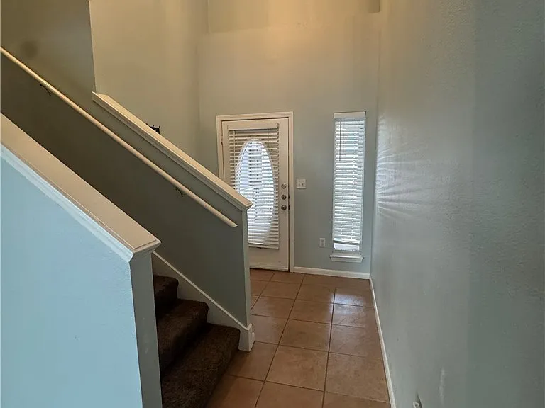 1235 Canyon Creek Cir — Photo 4