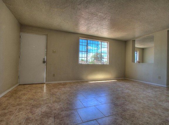 5th image of 3308 Alvarado Dr NE