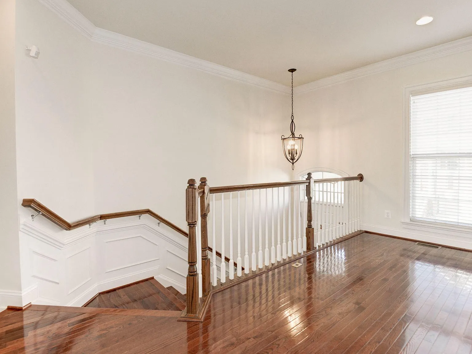 3 bed, 2664 sqft, $3,450 — Photo 3