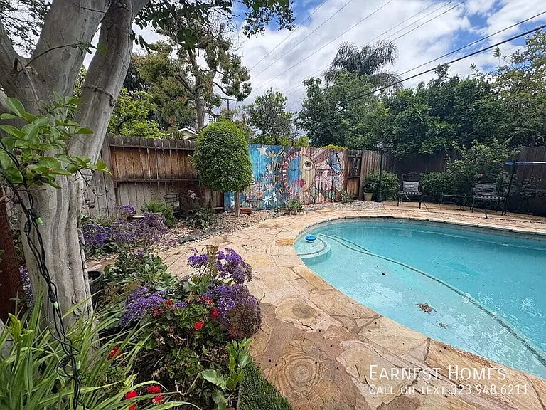 19022 Sylvan St — Photo 22