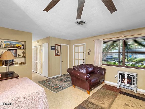 3rd image of 1261 Cedar Cir