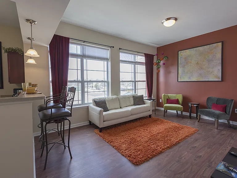 Tenth & College Horizons Apartments — Photo 40