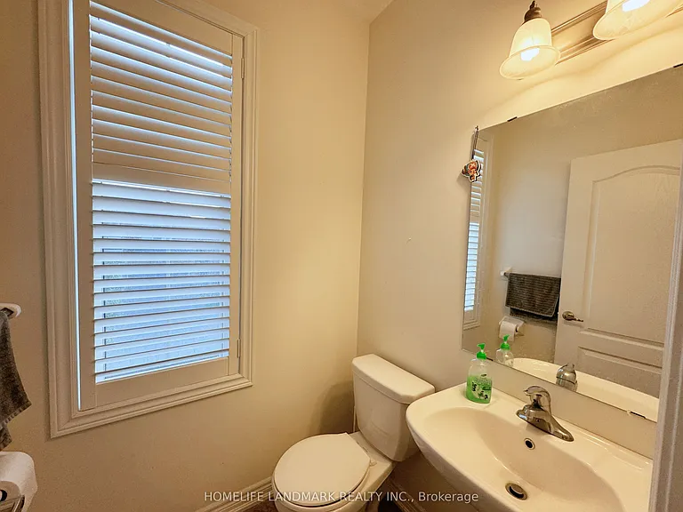 35 Hyacinth St — Photo 9
