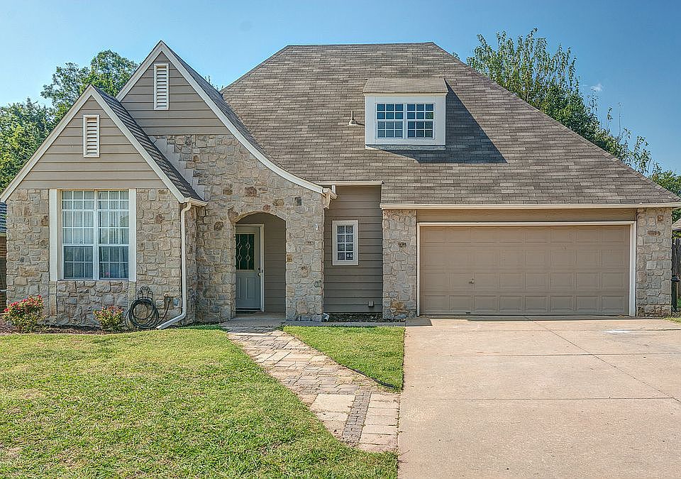 610 N Wedgewood Dr