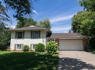 237 Walnut Ln, Apple Valley, MN 55124