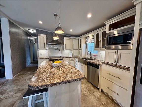 5th image of 250 White Spruce Ln