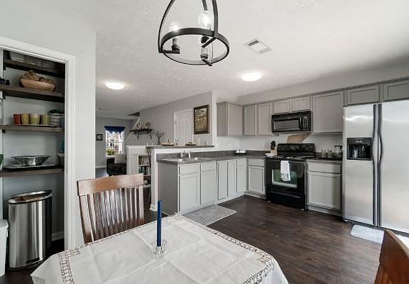 4th image of 323 Stewarts Landing Cir