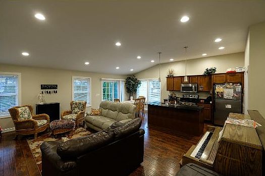2nd image of 6103 Summerset Dr